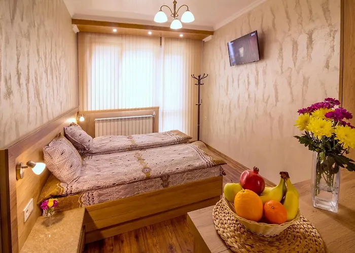 Trite Bora Konukevi Narechenski Bani