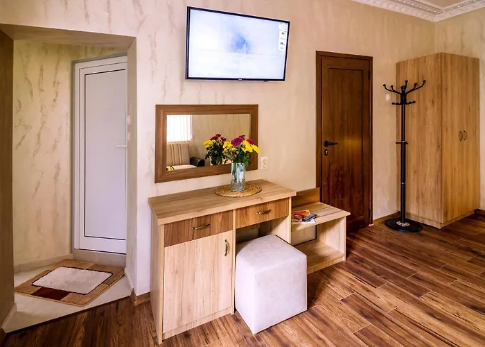 Konukevi Trite Bora Narechenski Bani